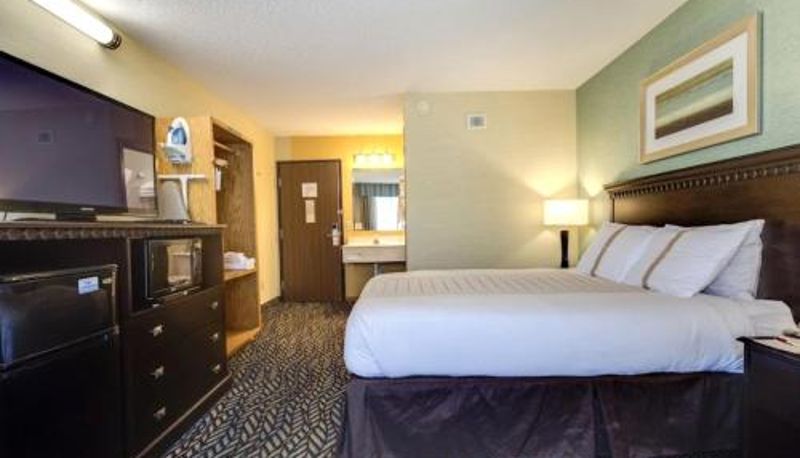 Oda - Fireside Inn and Suites