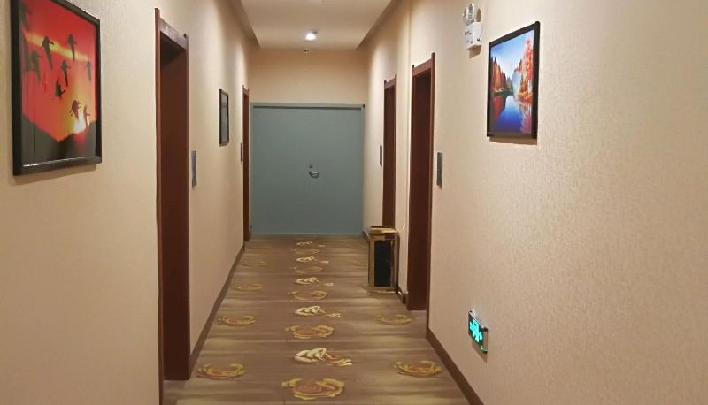 Buitenruimte van het hotel - Yiwen Holiday Inn