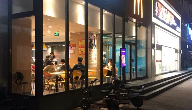 Buitenruimte van het hotel - New Cinema Smart Hotel