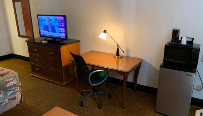 Oda - Brentwood Inn & Suites