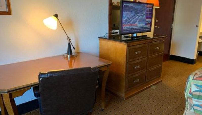 Oda - Brentwood Inn & Suites