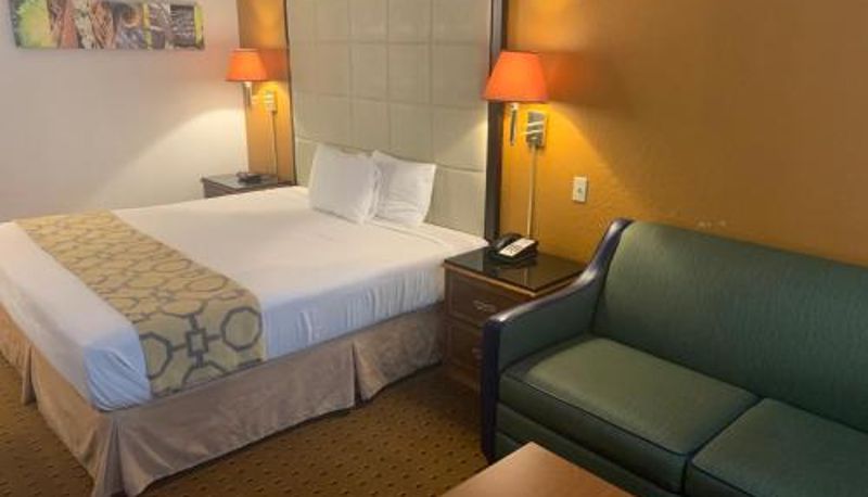Oda - Brentwood Inn & Suites