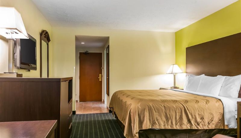 Room - Quality Inn Jackson