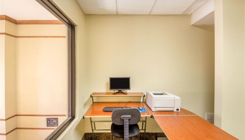 Business center - QUALITY INN AND SUITES PRYOR