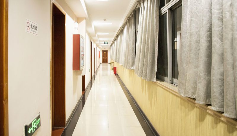 Zewnętrzna część hotelu - Sunshine Hotel