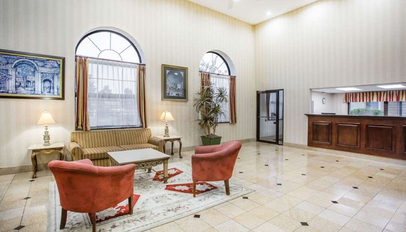 Hall - Days Inn & Suites by Wyndham Columbia Airport