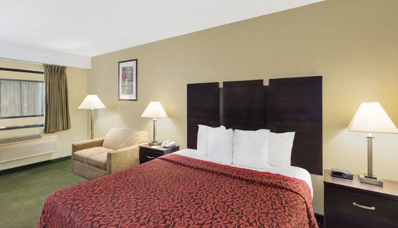 Suite - Days Inn & Suites by Wyndham Columbia Airport