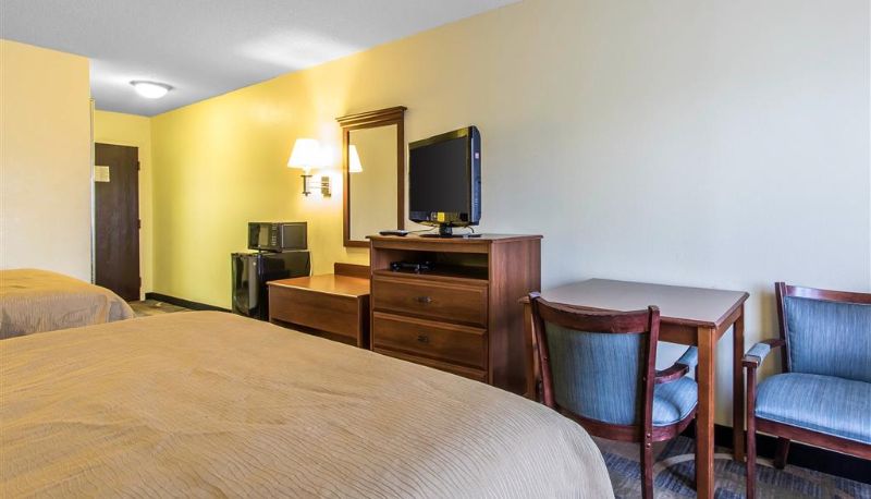 Camera - Quality Inn & Suites Memphis East