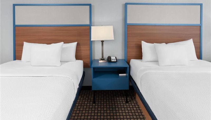 Zimmer - AmericInn by Wyndham Reedsburg