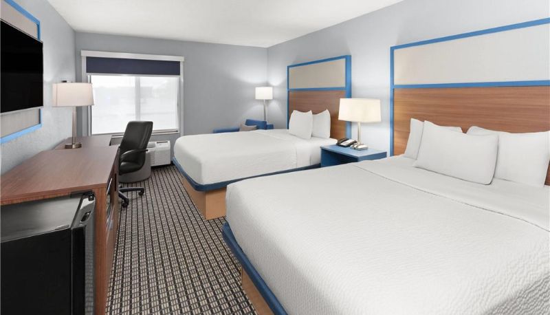 Zimmer - AmericInn by Wyndham Reedsburg