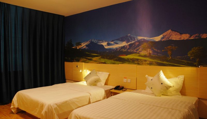 Camera business - Lijun Hotel in Wujiaqu