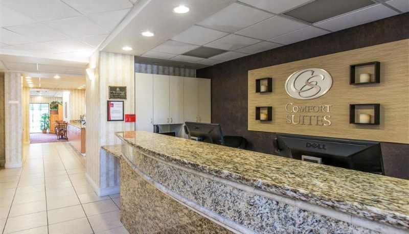 Hall - Comfort Suites Palm Desert I-10