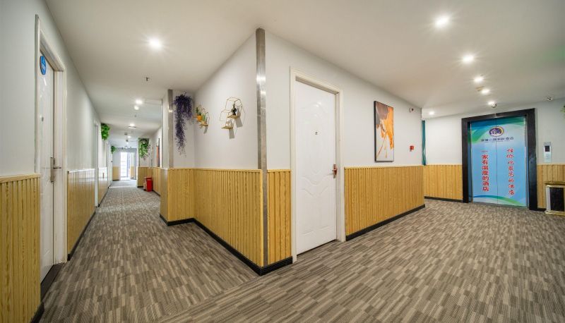 Area esterna dell'hotel - Happy Town Lakeside Hotel (Hubei University Subway Station Store)