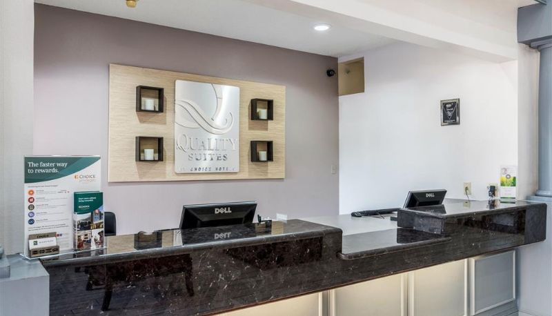Hall - Quality Suites Burleson - Ft. Worth