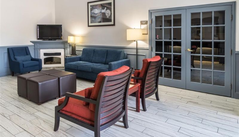 Hall - Quality Suites Burleson - Ft. Worth