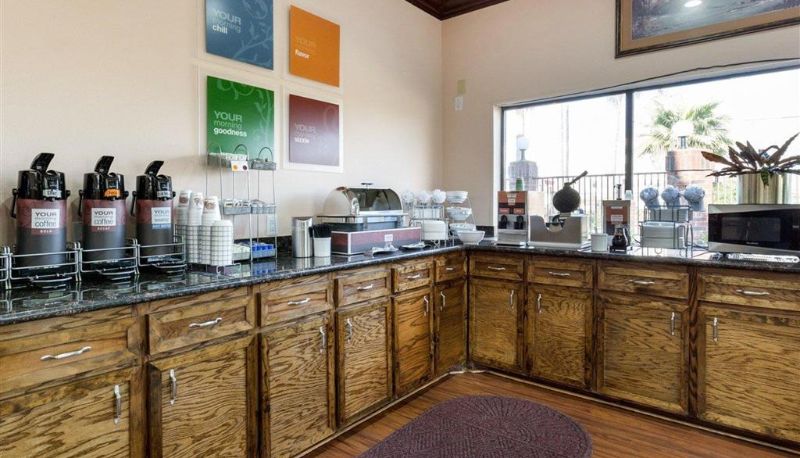 Restaurant - Comfort Suites Lake Jackson Clute