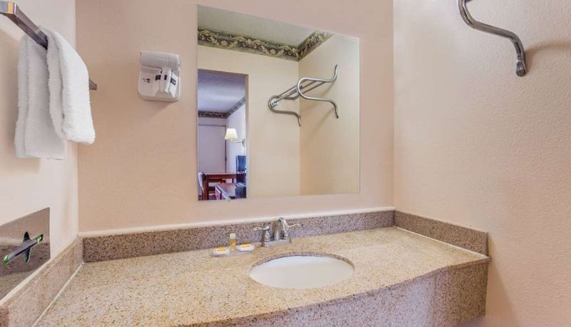 Zimmer - Days Inn by Wyndham Ashland