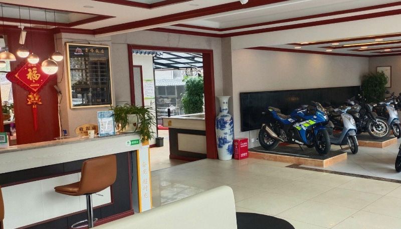 Zona exterior del hotel - Mohi Motorcycle Hotel
