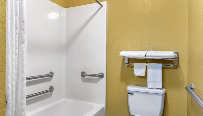 Camera - Econo Lodge Cuthbert