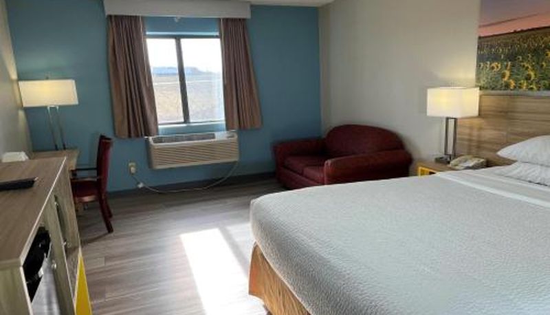Oda - Days Inn by Wyndham Salina I-70