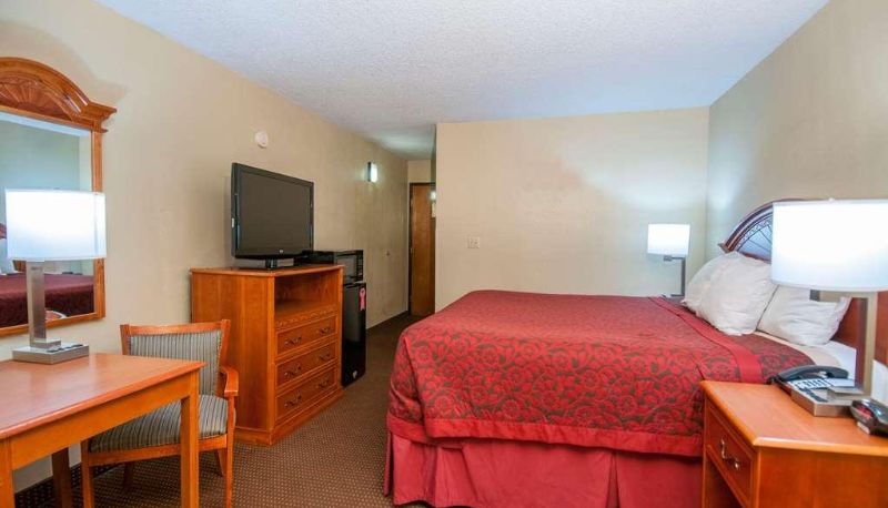 Camera - Days Inn by Wyndham Pauls Valley