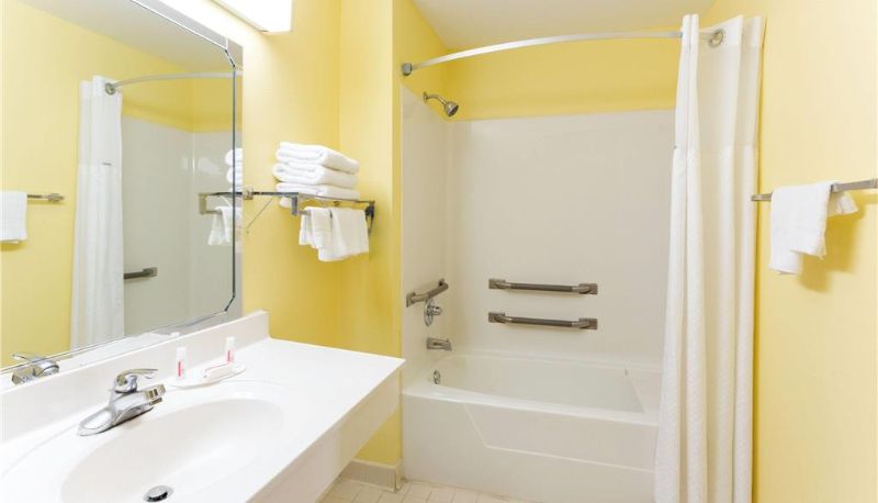 Zimmer - Days Inn by Wyndham Lamont/Monticello