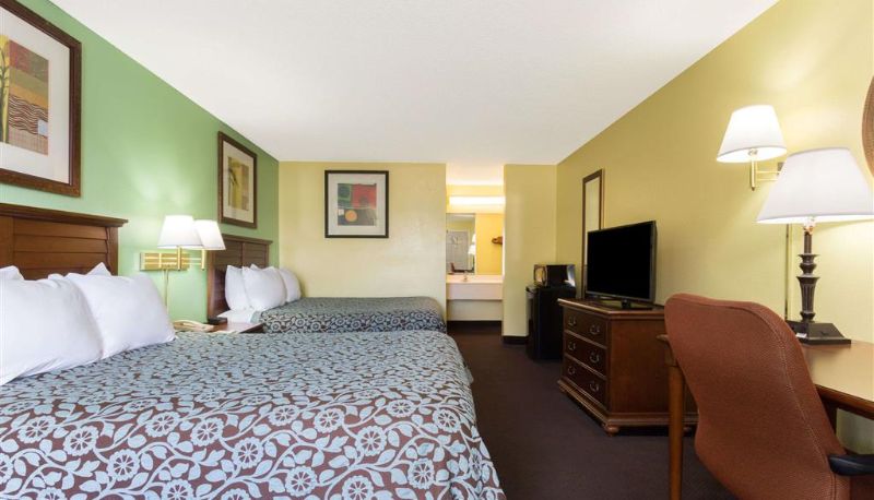 Camera - Days Inn by Wyndham Lamont/Monticello