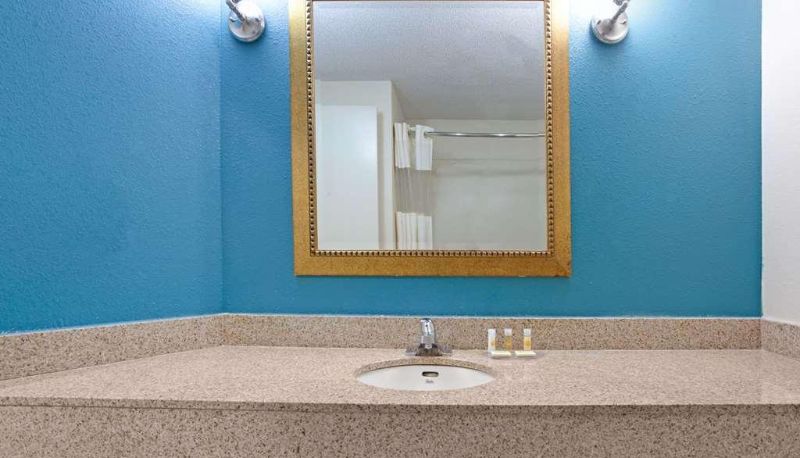 Camera - Days Inn by Wyndham College Park Atlanta Airport South