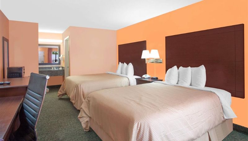 Camera - Days Inn by Wyndham Moulton