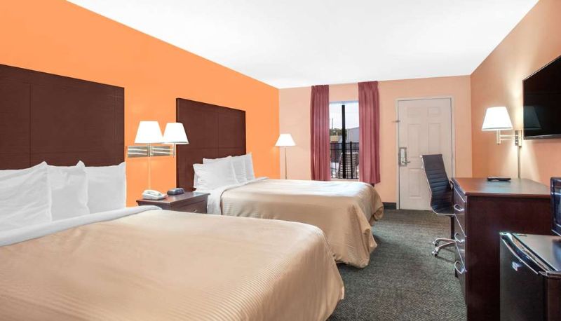 Camera - Days Inn by Wyndham Moulton