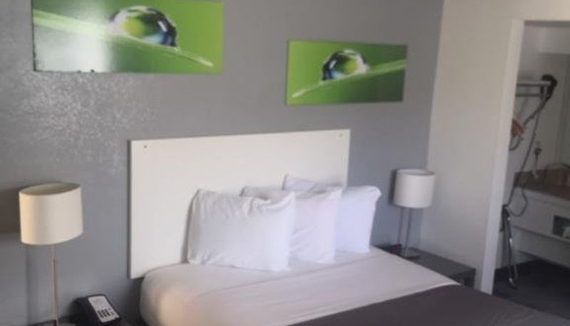 Zimmer - BridgePoint Inn