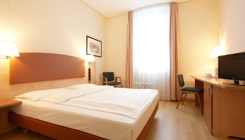 Información - Berlin East Railway Station Intercity Hotel