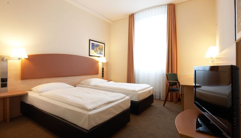 Información - Berlin East Railway Station Intercity Hotel