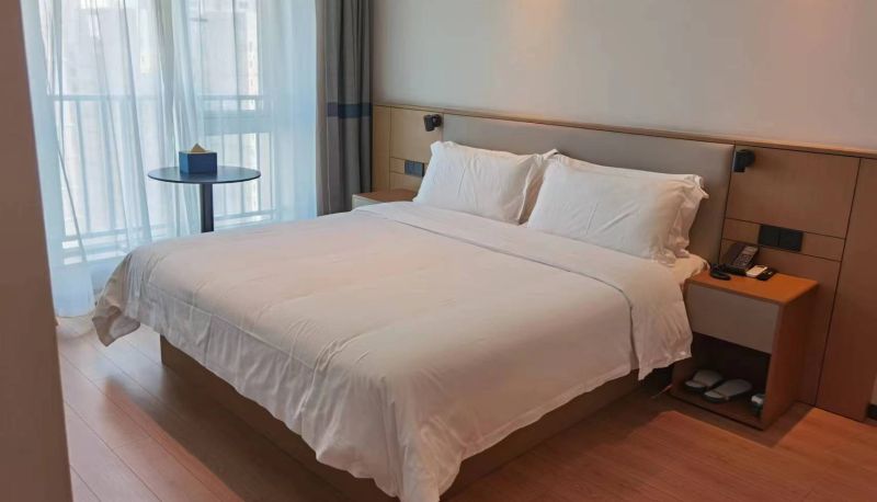 Zimmer - Wuhan Guiyuan Temple Zhongjia village subway station hotel Hello