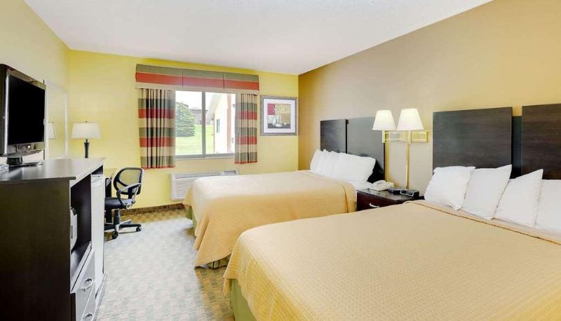 Quadrupla - Econo Lodge Inn and Suites Yankton