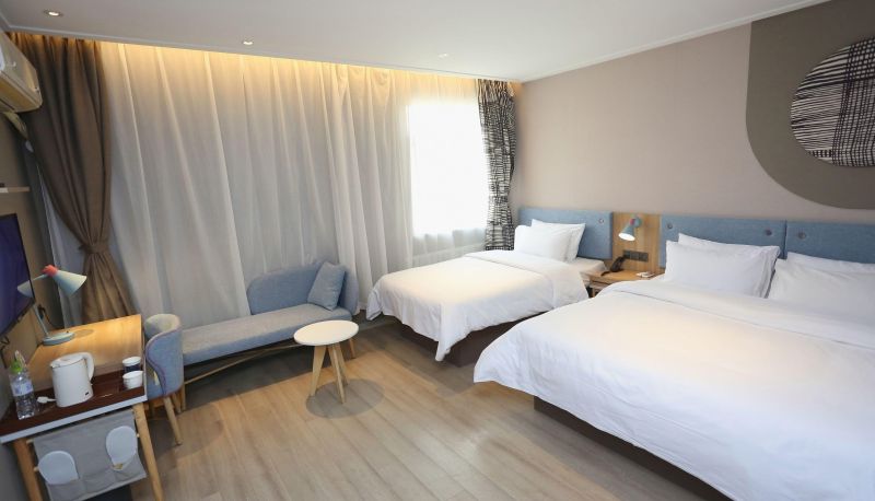 Family room - Home Inn · Neo (Zibo Zhoucun Ancient Mall Street Store)