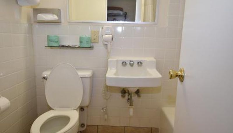 Oda - Knights Inn Oswego East
