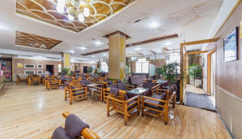 Zewnętrzna część hotelu - California Business Hotel
