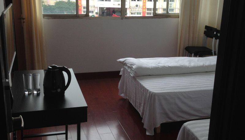 Habitación - Engineering Hotel (Tianbao Driving School Store)