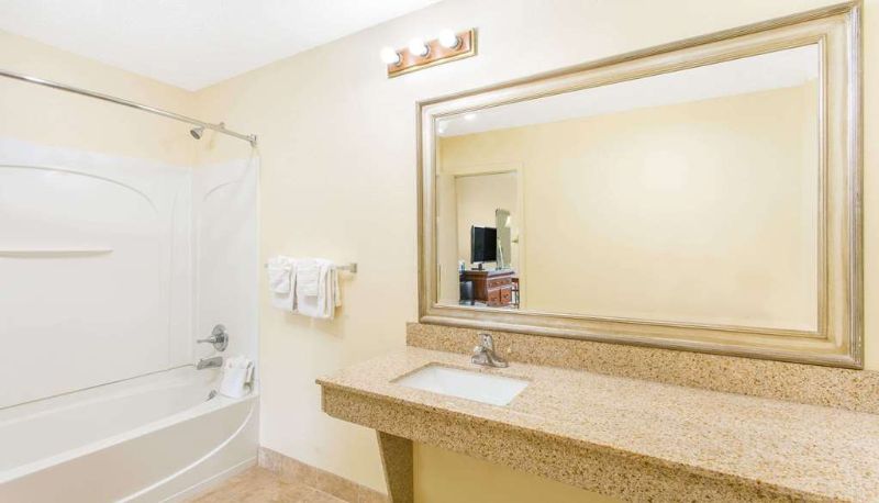 Room - Days Inn by Wyndham Florence/I-95 North