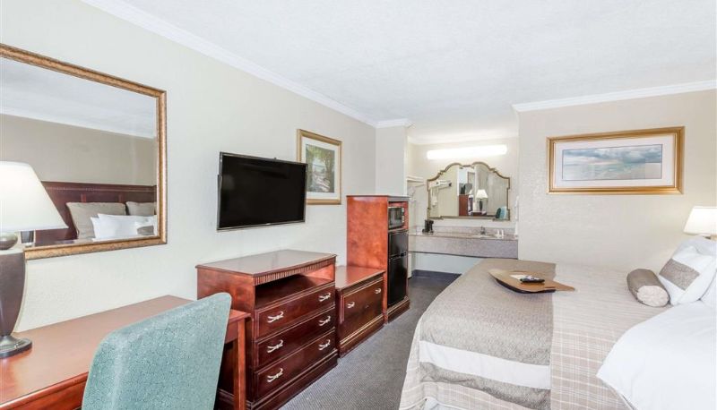 Room - Days Inn by Wyndham Destin