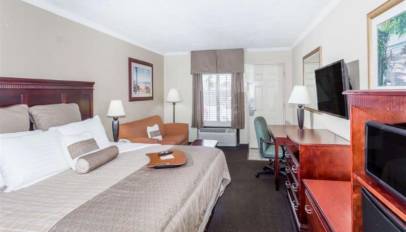 Zimmer - Days Inn by Wyndham Destin