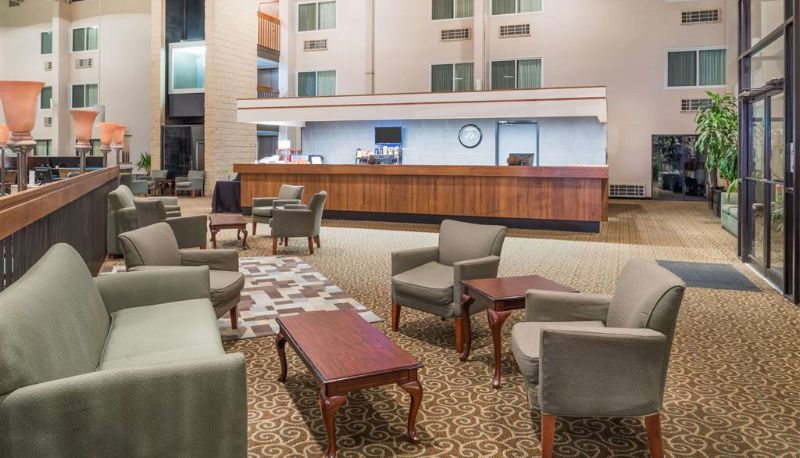 Lobby - Days Inn by Wyndham Kirksville