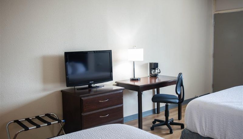 Zimmer - Days Inn by Wyndham Waynesboro