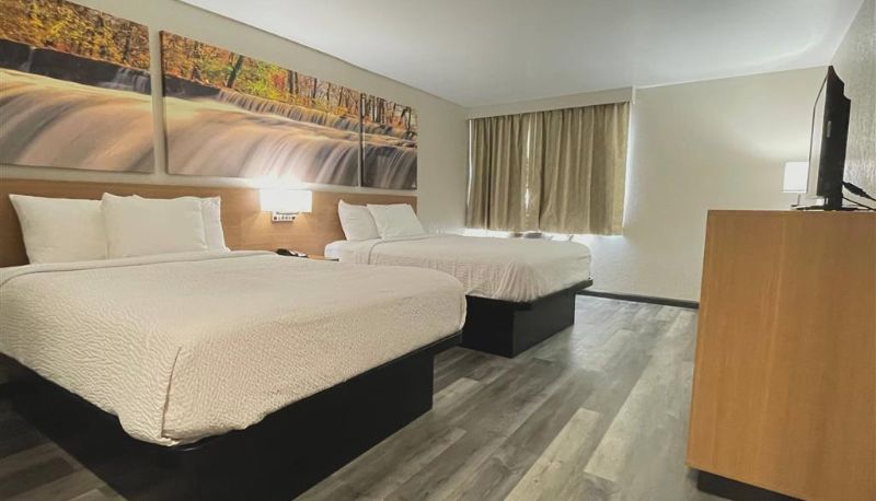 Room - Days Inn by Wyndham Columbus IN
