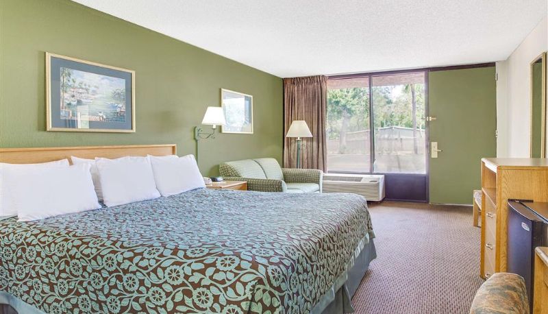 Habitación - Days Inn by Wyndham Bradenton - Near the Gulf