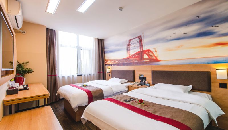 Camera per famiglia - Shangkeyou Selected Hotel (Qingdao Wanxianghui Youth Football Stadium Store)