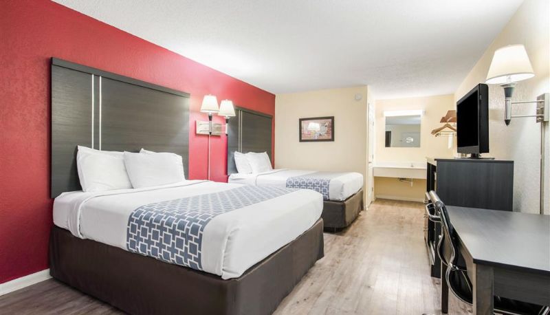 Zimmer - Econo Lodge Waynesville