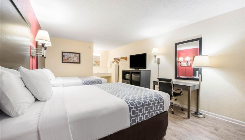 Zimmer - Econo Lodge Waynesville