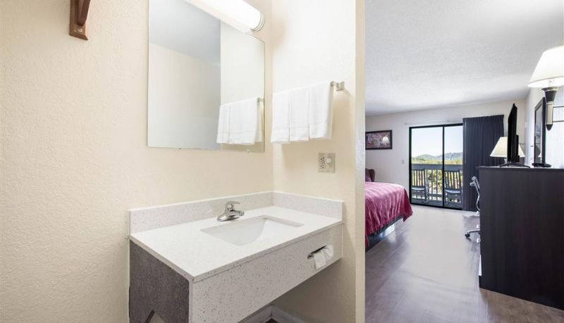 Zimmer - Econo Lodge Waynesville